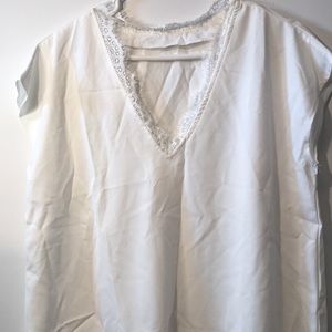 Lace V neck sleeveless tee